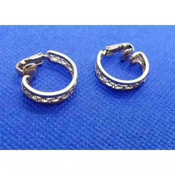 Vintage 12k Gold plated Earrings Wide Filigree Hoops Clip Winard 1940s - Picture 4 of 6